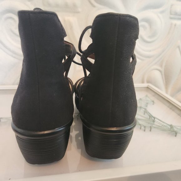 EUC Skechers Black Gladiator Style, Lace Up Wedge Sandals. Size 8.5 - Picture 7 of 15